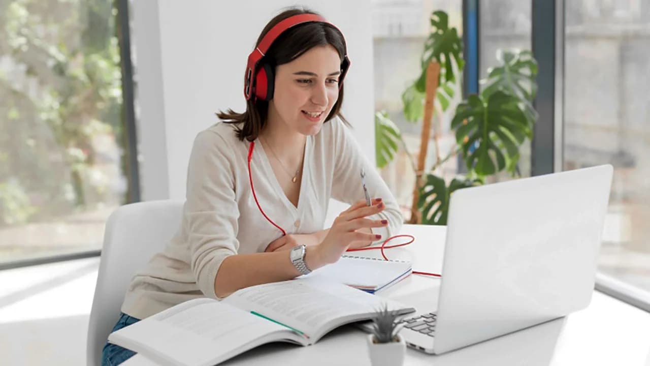 کلاس زبان حضوری یا آنلاین؛ کدام برای شما در شیراز مناسب تر است؟